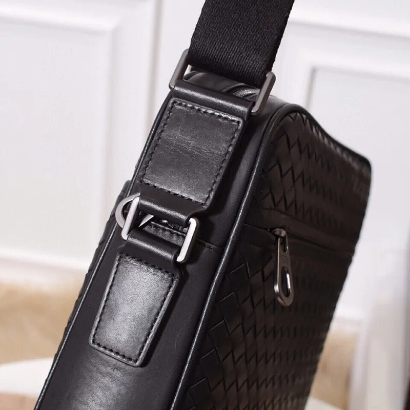 All categories 💚 Top version men’s bags 💚 BV 2024 new BV crossbody bag